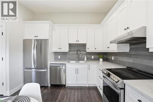 114 Luscombe Street, Hamilton, ON - Indoor Photo Showing Kitchen With Double Sink