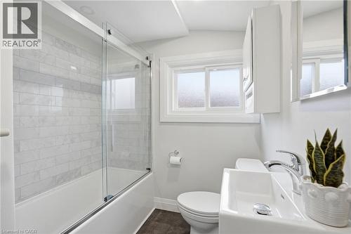 114 Luscombe Street, Hamilton, ON - Indoor Photo Showing Bathroom