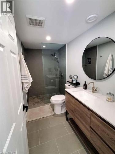 114 Luscombe Street, Hamilton, ON - Indoor Photo Showing Bathroom