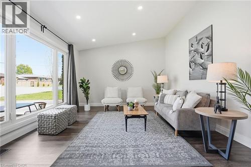 114 Luscombe Street, Hamilton, ON - Indoor Photo Showing Living Room