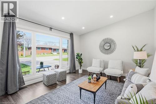 114 Luscombe Street, Hamilton, ON - Indoor Photo Showing Living Room