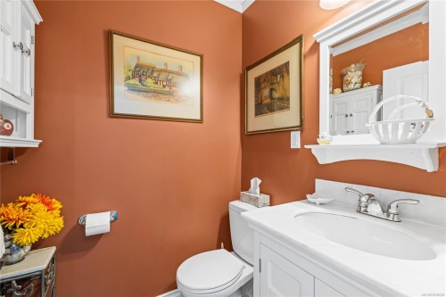363 Chemainus Rd, Ladysmith, BC 