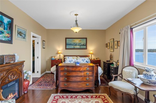 363 Chemainus Rd, Ladysmith, BC 