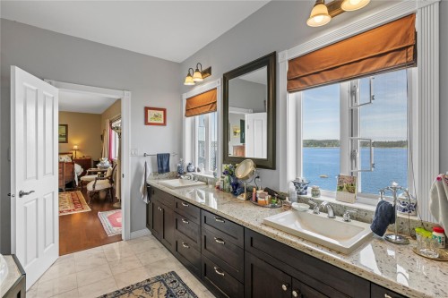363 Chemainus Rd, Ladysmith, BC 