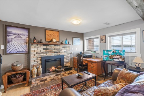 363 Chemainus Rd, Ladysmith, BC 