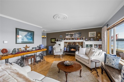 363 Chemainus Rd, Ladysmith, BC 