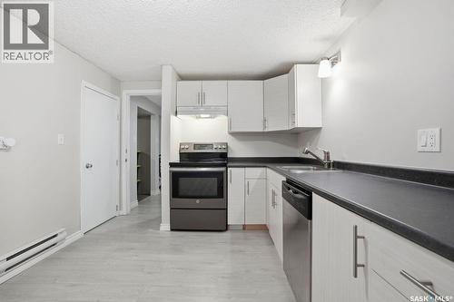 38 Cartier Crescent, Saskatoon, SK - Indoor Photo Showing Kitchen