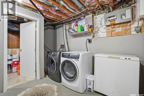 38 Cartier Crescent, Saskatoon, SK - Indoor Photo Showing Laundry Room