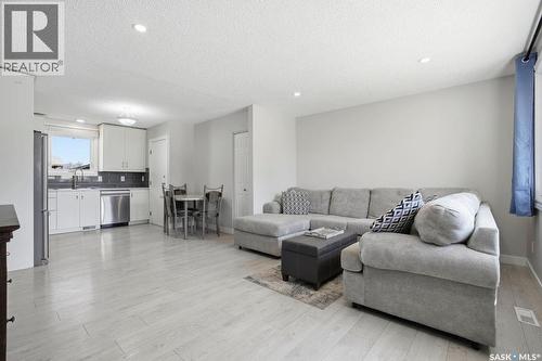 38 Cartier Crescent, Saskatoon, SK - Indoor Photo Showing Living Room