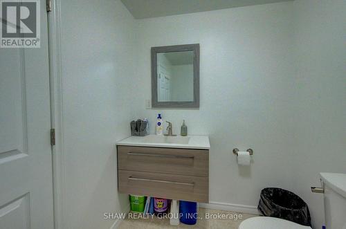 32 Lena Crescent, Cambridge, ON - Indoor Photo Showing Bathroom