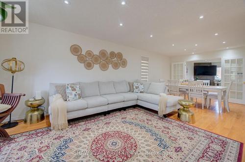 32 Lena Crescent, Cambridge, ON - Indoor Photo Showing Living Room