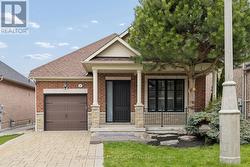 27 BUTTERWOOD LANE Whitchurch-Stouffville, ON L4A 0M7