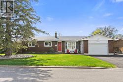 29 KINGSBURY AVENUE  Ottawa, ON K2G 3E5