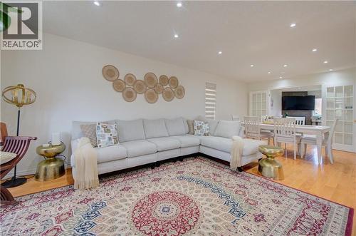 32 Lena Crescent, Cambridge, ON - Indoor Photo Showing Living Room