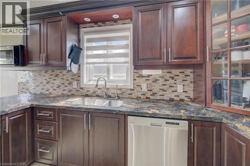 32 Lena Crescent, Cambridge, ON - Indoor Photo Showing Kitchen With Double Sink With Upgraded Kitchen
