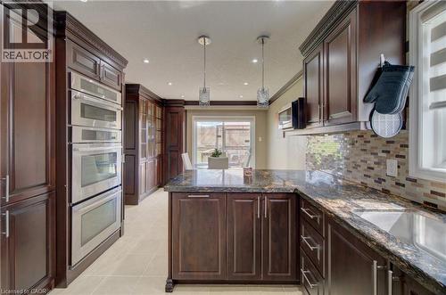 32 Lena Crescent, Cambridge, ON - Indoor Photo Showing Kitchen With Upgraded Kitchen