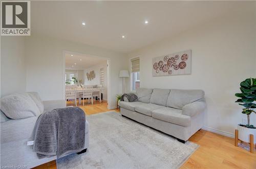 32 Lena Crescent, Cambridge, ON - Indoor Photo Showing Living Room