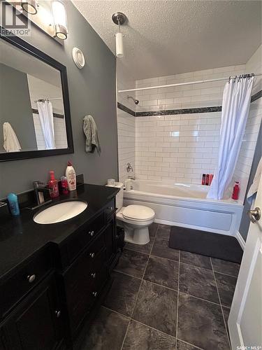 1613 Dieppe Crescent, Estevan, SK - Indoor Photo Showing Bathroom