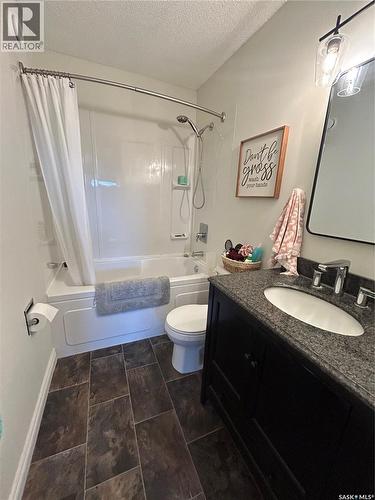 1613 Dieppe Crescent, Estevan, SK - Indoor Photo Showing Bathroom