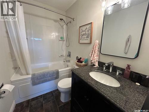 1613 Dieppe Crescent, Estevan, SK - Indoor Photo Showing Bathroom