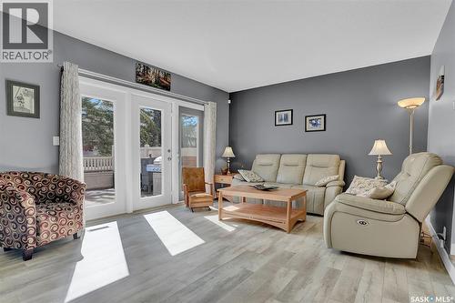 194 Plainsview Drive, Regina, SK - Indoor Photo Showing Living Room