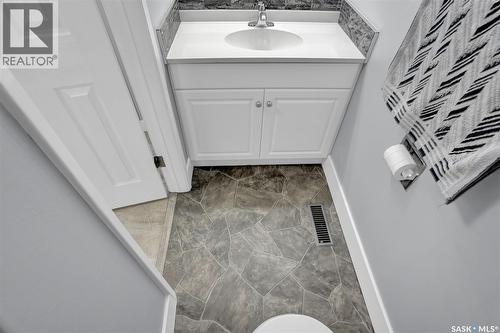 194 Plainsview Drive, Regina, SK - Indoor Photo Showing Bathroom