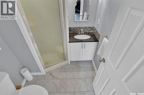 194 Plainsview Drive, Regina, SK - Indoor Photo Showing Bathroom