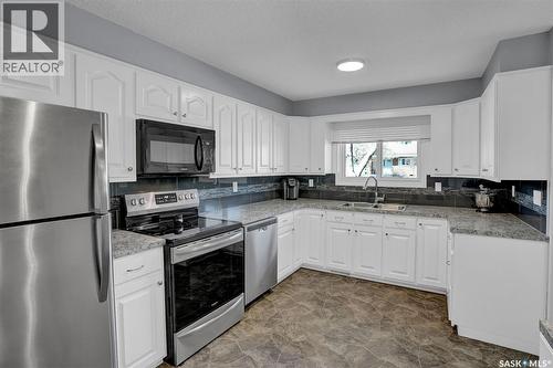 194 Plainsview Drive, Regina, SK - Indoor Photo Showing Kitchen With Stainless Steel Kitchen