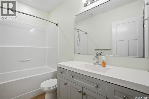 1409 2Nd Avenue N, Saskatoon, SK - Indoor Photo Showing Bathroom