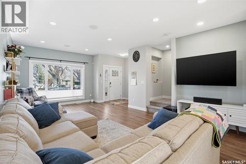 1409 2Nd Avenue N, Saskatoon, SK - Indoor Photo Showing Living Room