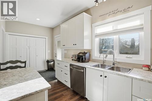 1409 2Nd Avenue N, Saskatoon, SK - Indoor Photo Showing Kitchen With Double Sink