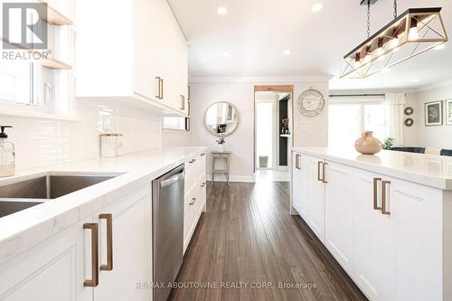 3302 Cardross Road, Mississauga, ON - Indoor Photo Showing Kitchen With Double Sink With Upgraded Kitchen