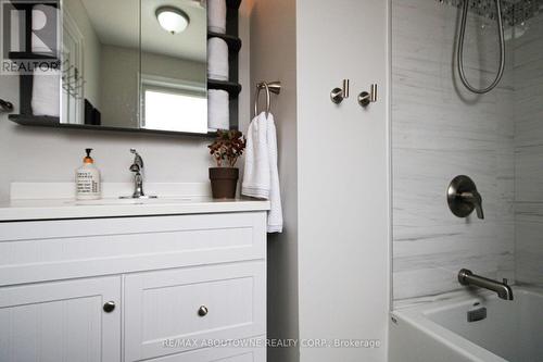 3302 Cardross Road, Mississauga, ON - Indoor Photo Showing Bathroom