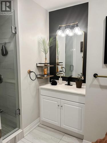 3302 Cardross Road, Mississauga, ON - Indoor Photo Showing Bathroom