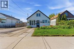 214 GLOW Avenue  Hamilton, ON L8H 3W7