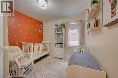 39 Portland Street, Cambridge, ON - Indoor Photo Showing Bedroom
