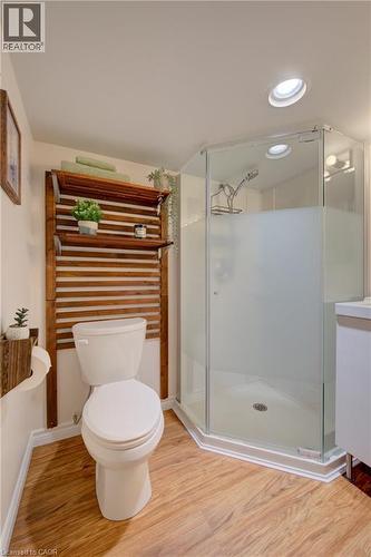 39 Portland Street, Cambridge, ON - Indoor Photo Showing Bathroom