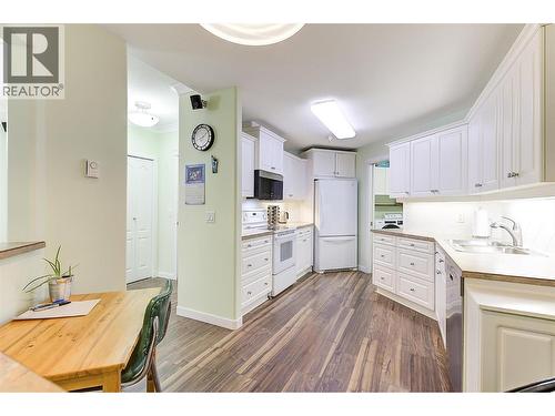 307 Whitman Road Unit# 206, Kelowna, BC - Indoor Photo Showing Kitchen