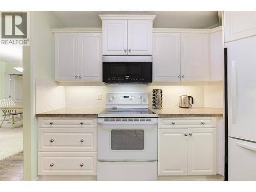 307 Whitman Road Unit# 206, Kelowna, BC - Indoor Photo Showing Kitchen