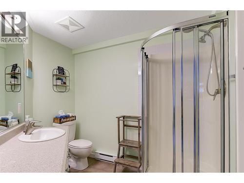 307 Whitman Road Unit# 206, Kelowna, BC - Indoor Photo Showing Bathroom