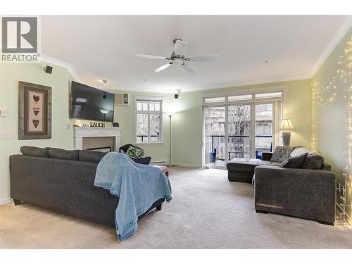 307 Whitman Road Unit# 206, Kelowna, BC - Indoor Photo Showing Living Room