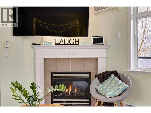 307 Whitman Road Unit# 206, Kelowna, BC - Indoor Photo Showing Living Room With Fireplace