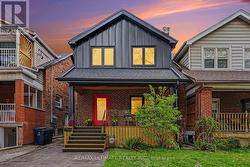 89 ALBERTA AVENUE W Toronto, ON M6H 2R7