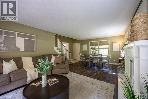 1 Bostwick Crescent, Lynedoch, ON - Indoor Photo Showing Living Room