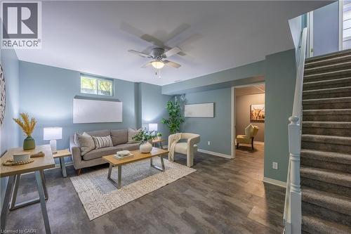 1 Bostwick Crescent, Lynedoch, ON - Indoor Photo Showing Living Room