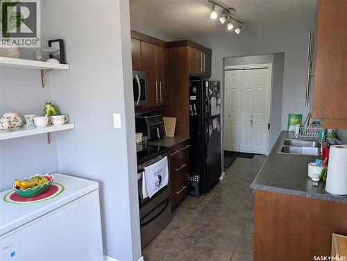 13 3030 Arlington Avenue, Saskatoon, SK - Indoor Photo Showing Kitchen With Double Sink