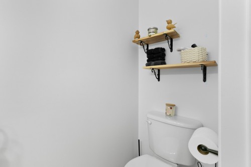 Powder room - 87 Ch. Des Couleurs, Saint-Sauveur, QC - Indoor Photo Showing Bathroom