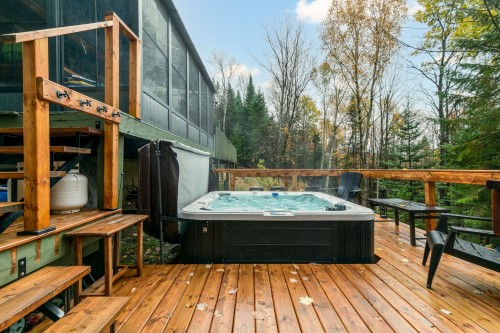 Spa - 87 Ch. Des Couleurs, Saint-Sauveur, QC - Outdoor With Deck Patio Veranda