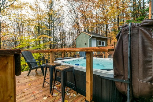 Spa - 87 Ch. Des Couleurs, Saint-Sauveur, QC - Outdoor