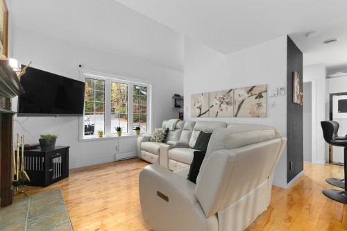 Living Room - 87 Ch. Des Couleurs, Saint-Sauveur, QC - Indoor Photo Showing Other Room